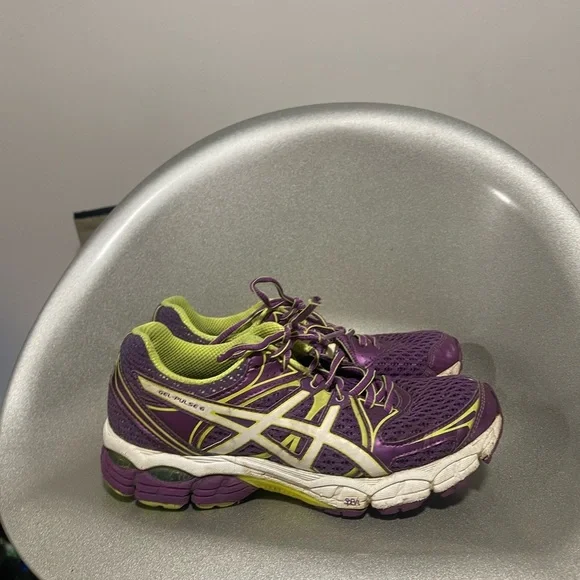 ASICS running shoes - Picture 3 of 5
